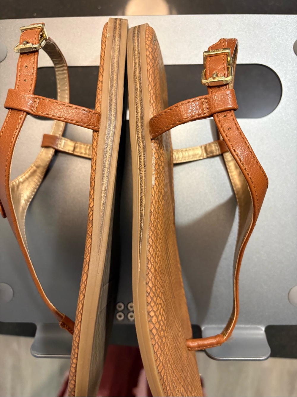 Circus by Sam Edelman Women's Cognac Tan Leather Thong Sandals - Picture 8 of 8